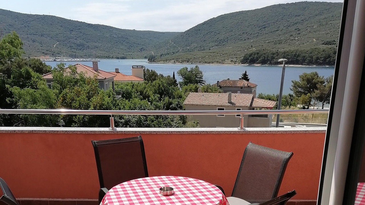 Photo of Others in Cres