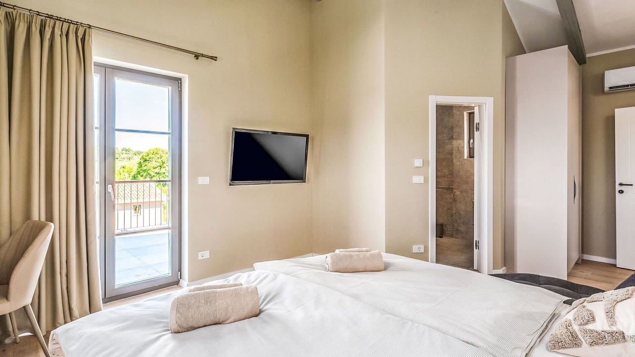 Photo of Others in Baredine