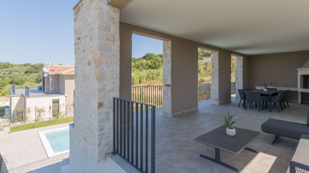 Photo of Patio Balcony in Baredine