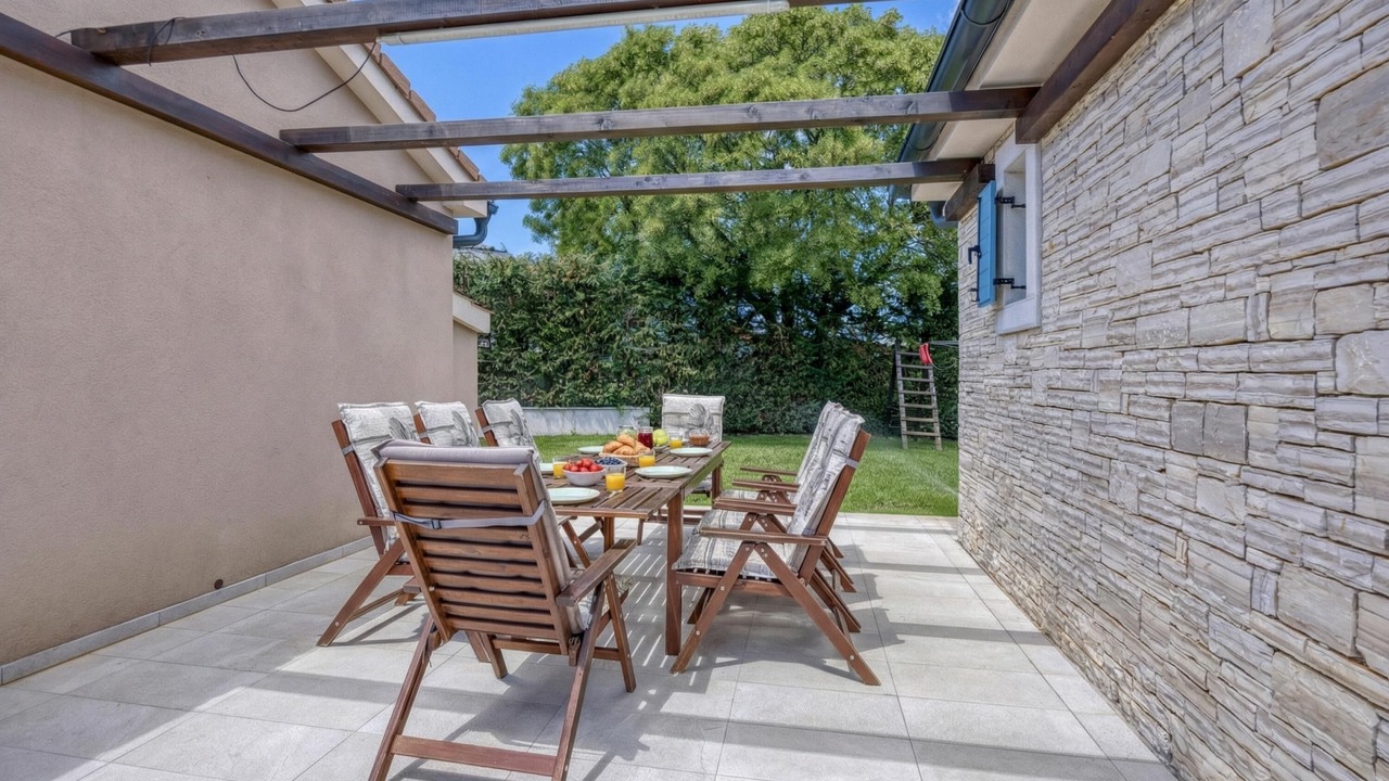 Photo of Outdoor in Mali Vareski