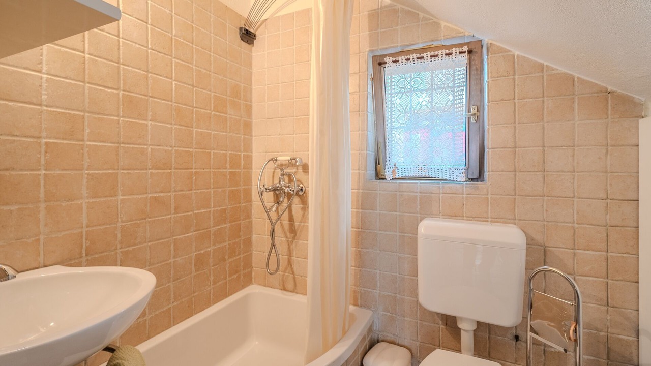 Photo of Bathroom in Sucici
