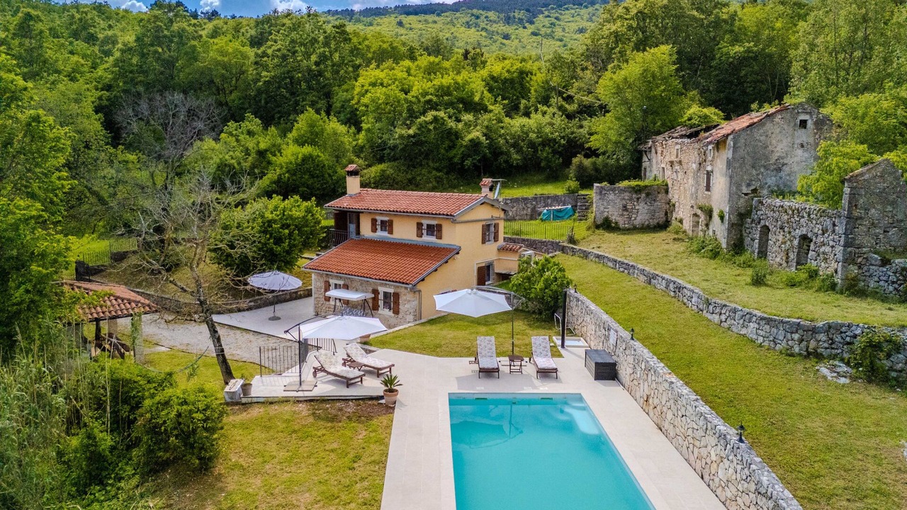 Photo of Outdoor in Sucici