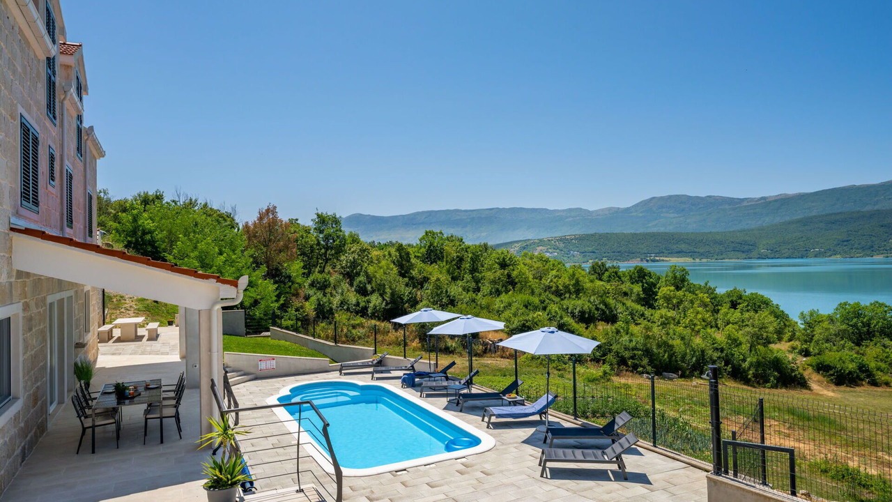 Photo of Outdoor in Garjak