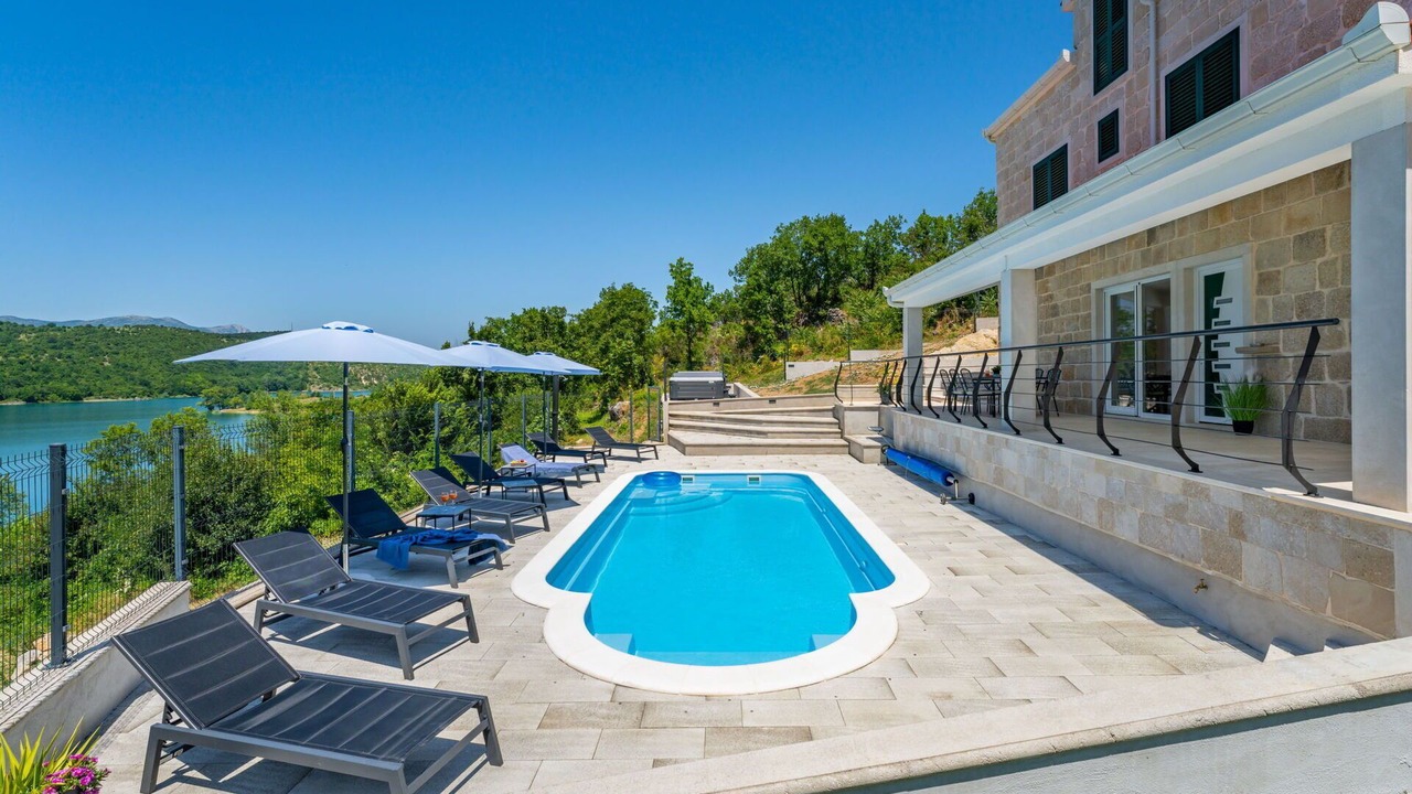 Photo of Outdoor in Garjak