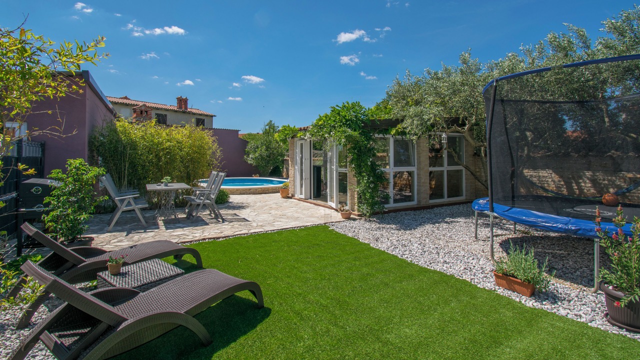 Photo of Patio Balcony in Jursici