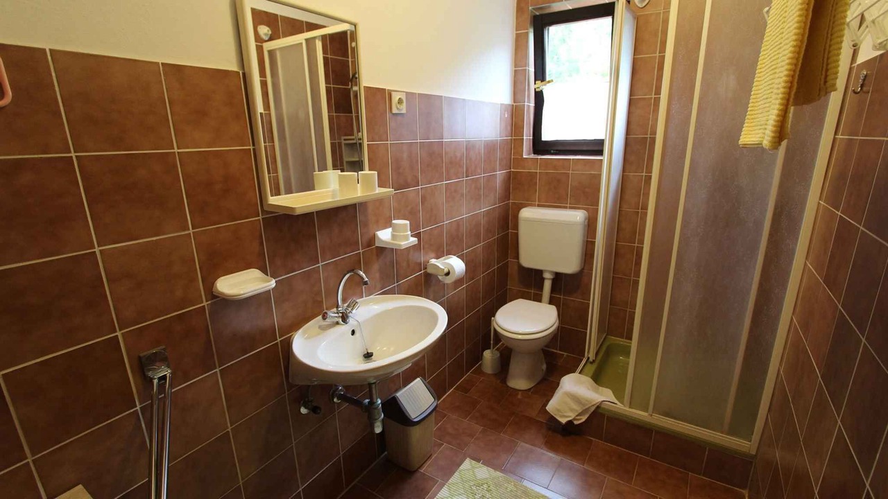 Photo of Bathroom in Porat