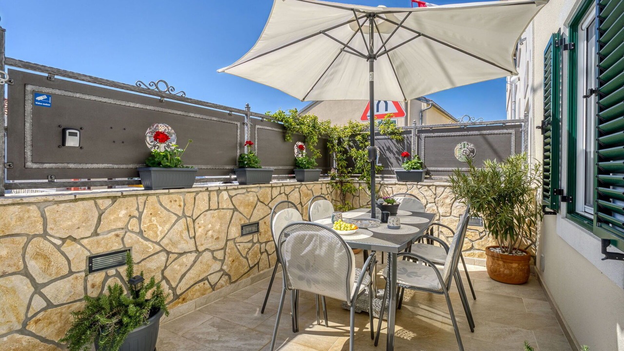 Photo of Patio Balcony in Smrika