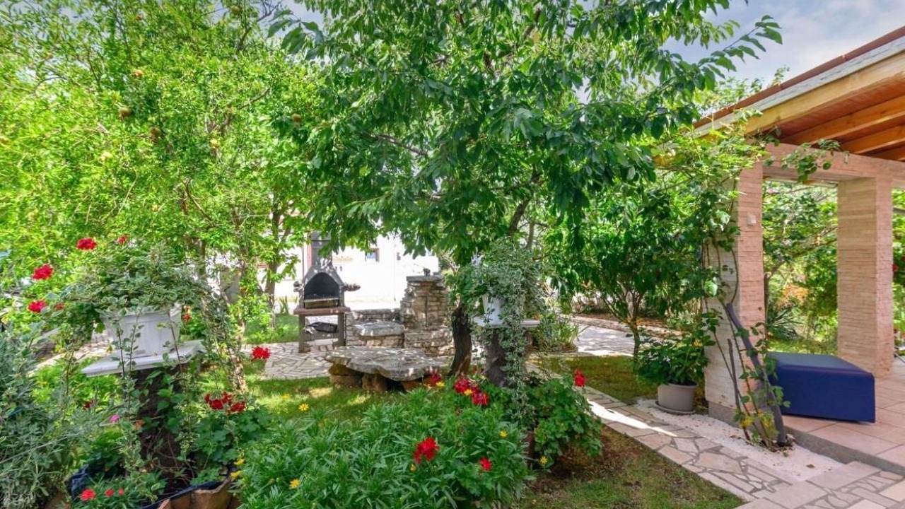 Photo of Patio Balcony in Kavran