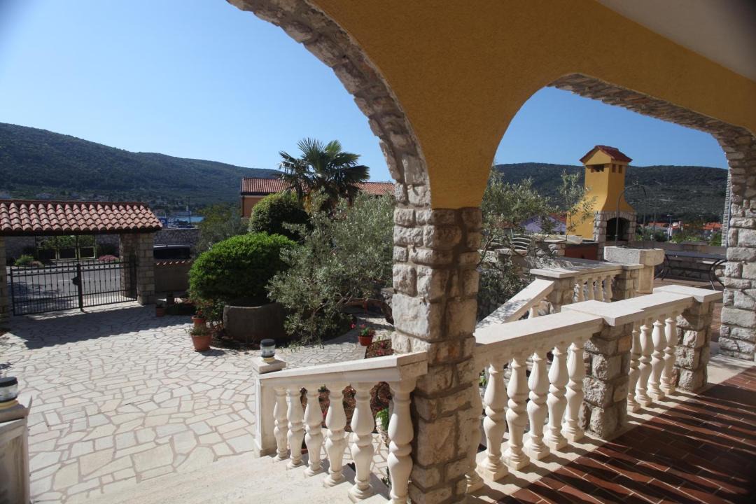 Photo of Others in Cres
