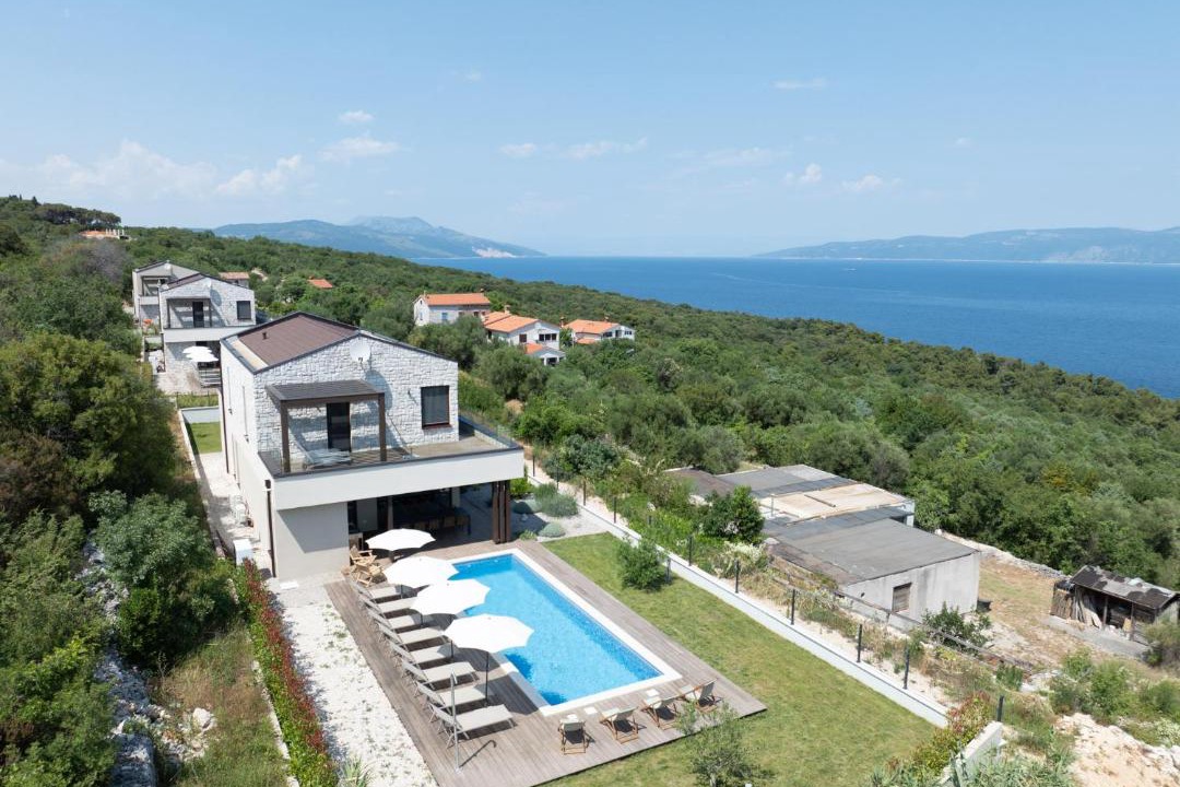 Photo of Others in Ravni