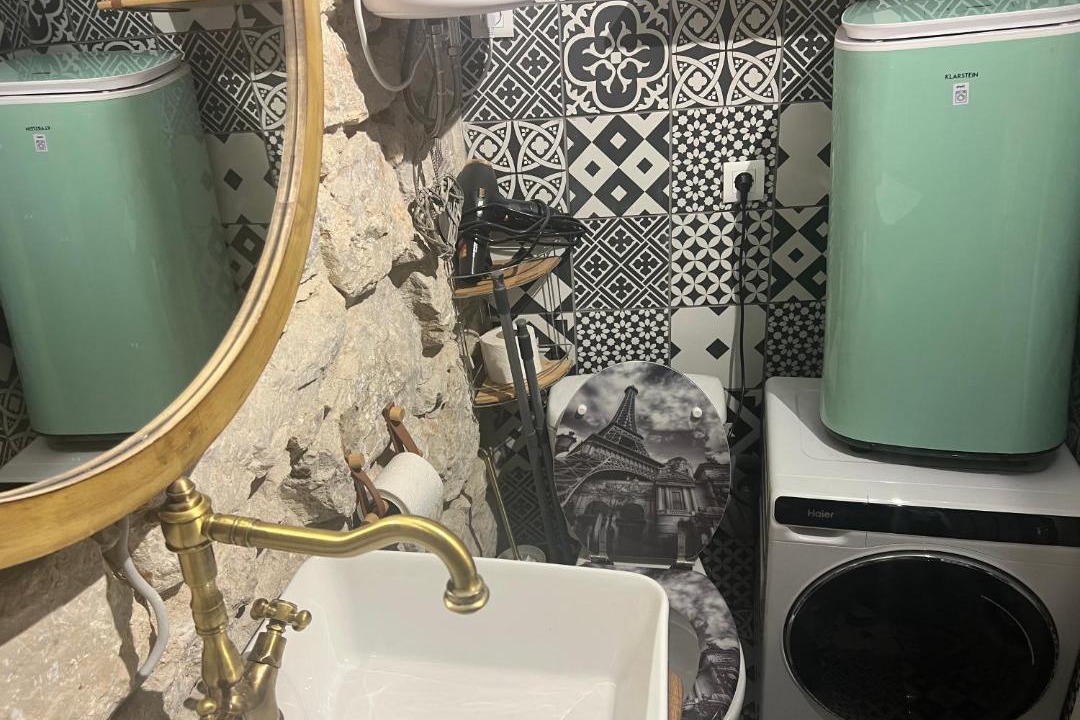 Photo of Bathroom in Bakar