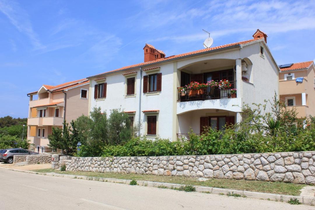 Photo of Others in Cres