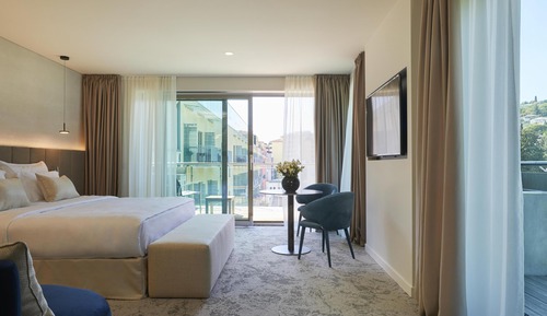 Deluxe Room (Extra Bed 3 adults)