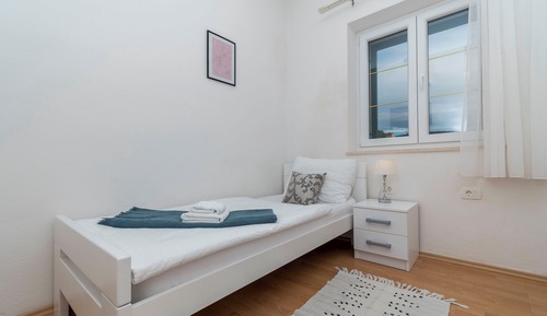 Room (S208)