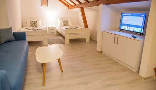 Room (S302)