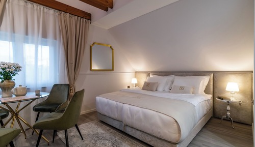 Villa - Gallery Apartment (Attic)