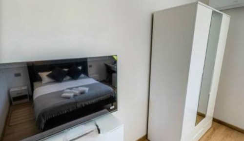 House (Single Room 6)