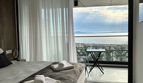 Signature Apartment, 2 Bedrooms, Balcony, Sea View