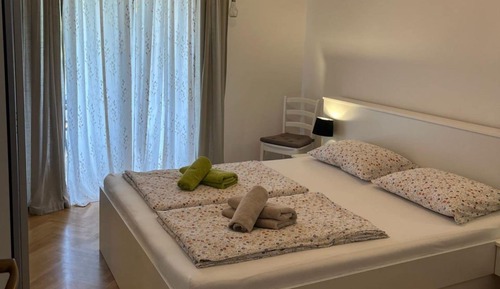 Studio (Classic Studio Apartment with Terrace)