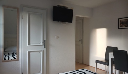 Double Room (Double Room)
