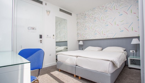 Standard Twin Room, 2 Twin Beds, Partial Sea View
