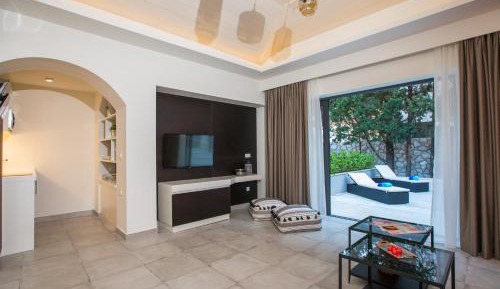 Deluxe Studio with Terrace