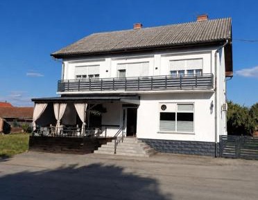 Three-Bedroom Apartment with Balcony
