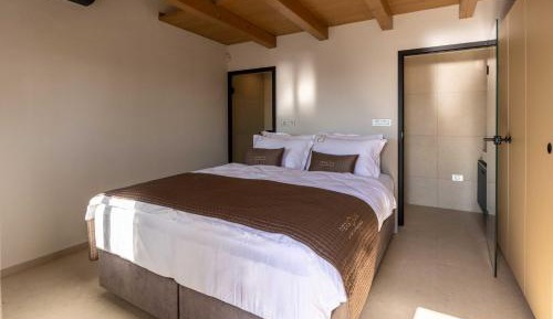 Studio Apartment with One Double Bed