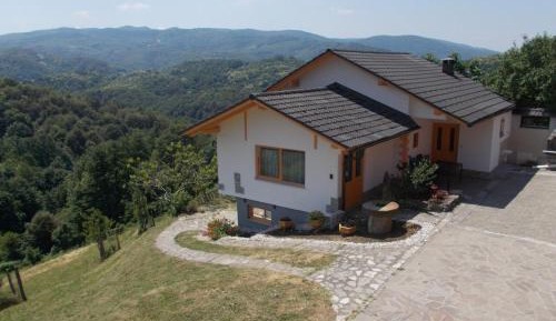 Apartment with Mountain View