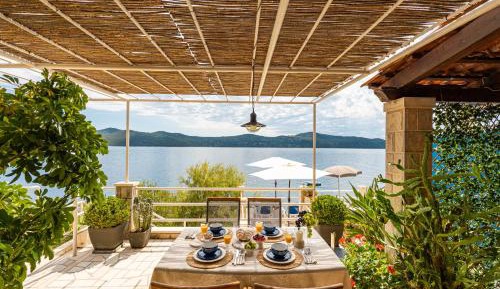 One-Bedroom Apartment with Terrace and Sea View