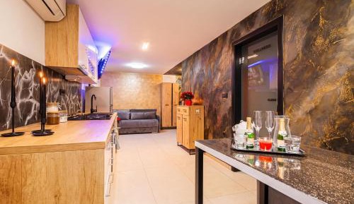 One Bedroom Apartment with Private Jacuzzi and Sauna