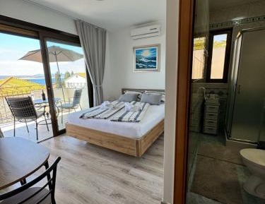 Double Room with Balcony and Sea View