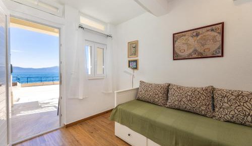Studio Apartment with Sea View