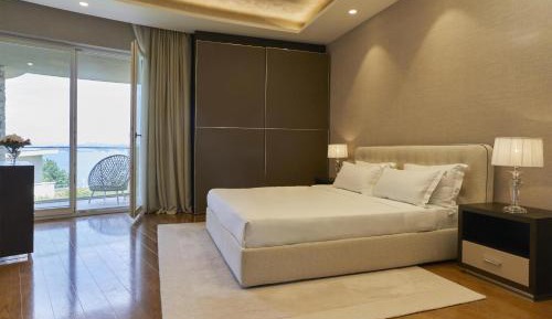 Four-Bedroom Villa with Pool and Sea View