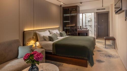 Deluxe Double Room with Side Sea View