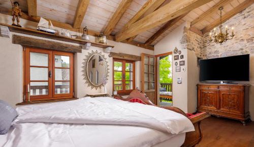 One-Bedroom Villa with Balcony