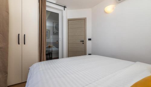 One-Bedroom Apartment with Balcony