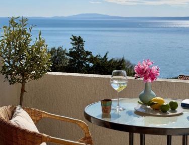 Studio Apartment with Sea View