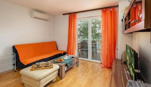 One-Bedroom Apartment with Terrace