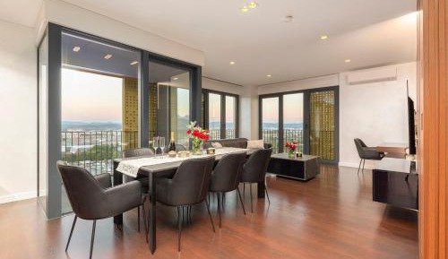 Deluxe Apartment