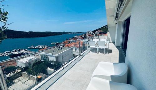 Two-Bedroom Apartment with Balcony and Sea View