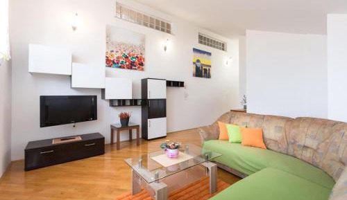 Three-Bedroom Deluxe Apartment