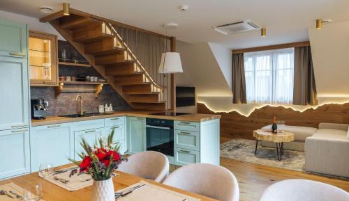 Three-Bedroom Premium Apartment with Sauna and Balcony