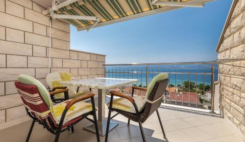 One-Bedroom Apartment with Terrace and Sea View