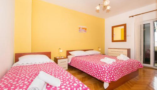 One-Bedroom Apartment with Balcony