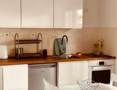 Deluxe One-Bedroom Apartment with Ocean View