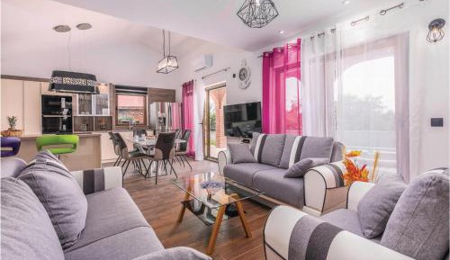 Three-Bedroom Vacation Home 