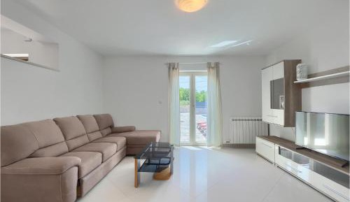 Three-Bedroom Vacation Home 