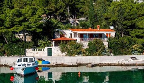 Three-Bedroom Vacation Home 