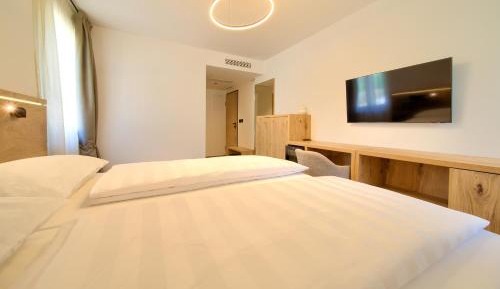 Double or Twin Room with Side Sea View